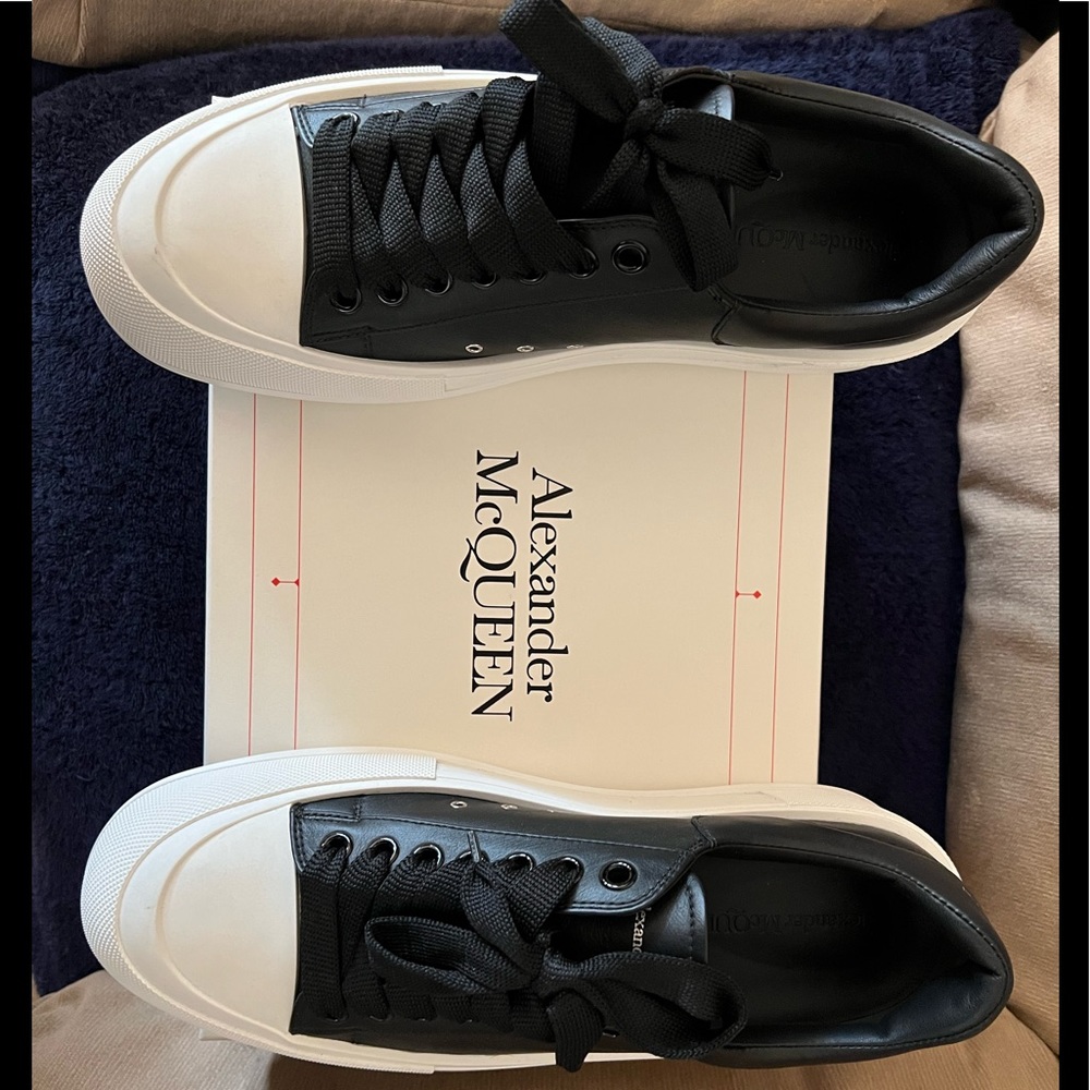 Alexander McQueen Mens NIB Sz 45 (US 12). Black and White Leather Sneaker